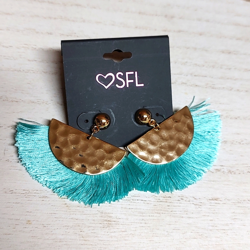 😻 3 For $15 Pale Green With Gold Stamped Crescent Fan Style Tassel Earrings - Picture 3 of 3